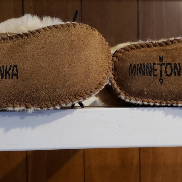 Minnetonka Mocassins Size 2 - Picture 2 of 3